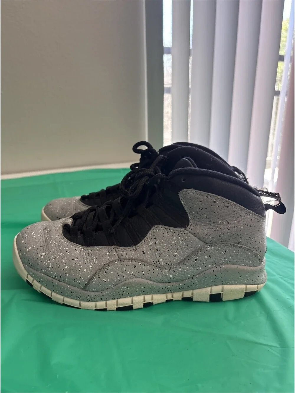 Air Jordan 10 Retro Cement Gray 2018 310805-062 Men's Size 8 Pre-Owned